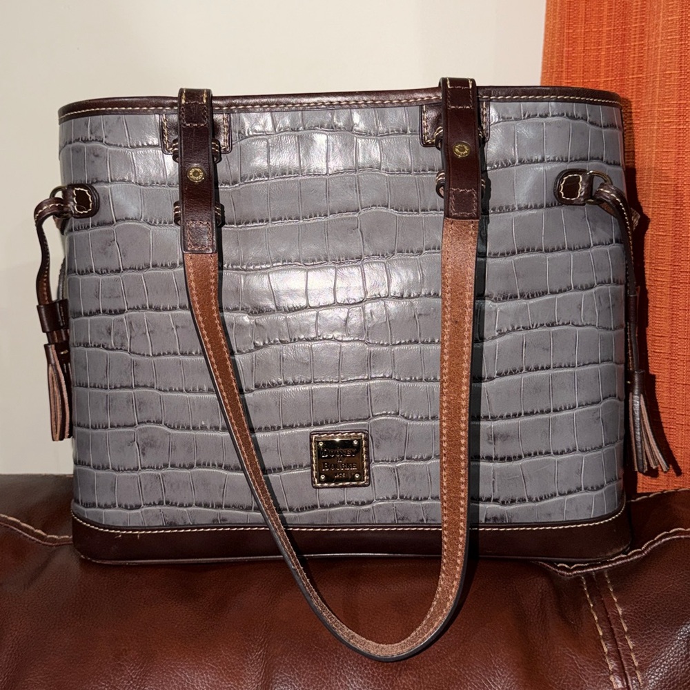 🔥🔥🔥Dooney & Bourke Gray Croc Embossed Leather Double Strap Tassel Shoulder Bag